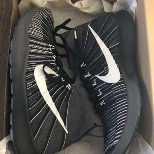 Nike free run train force flyknit size 9